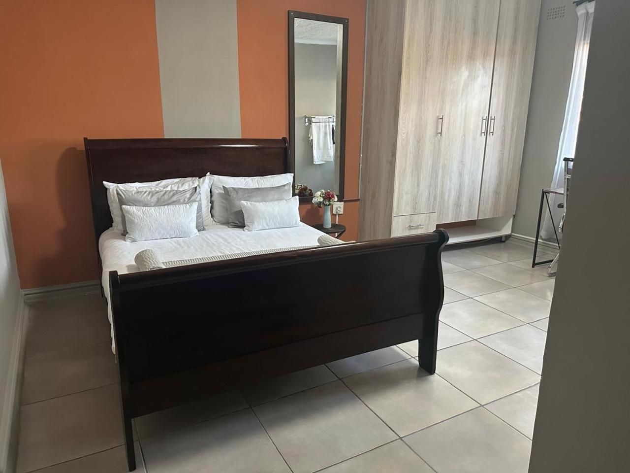 Tranquil Retreat Guest House Standard Queen Room