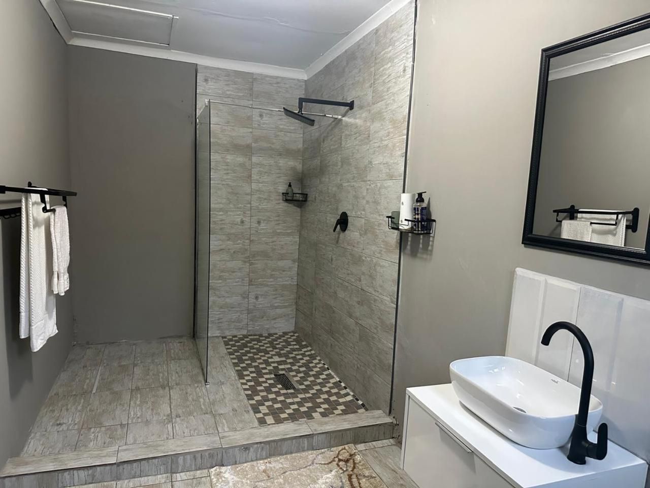 Tranquil Retreat Guest House Superior King Room 3