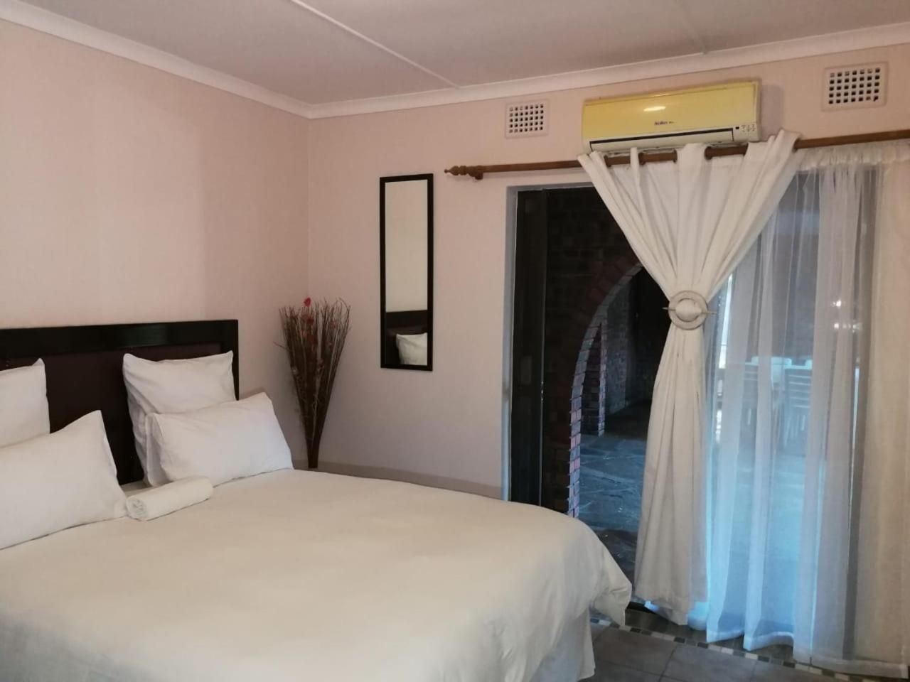 Triple Room with Pool View