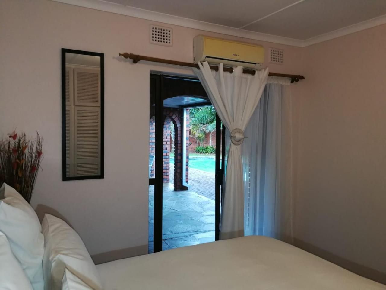 Triple Room with Pool View