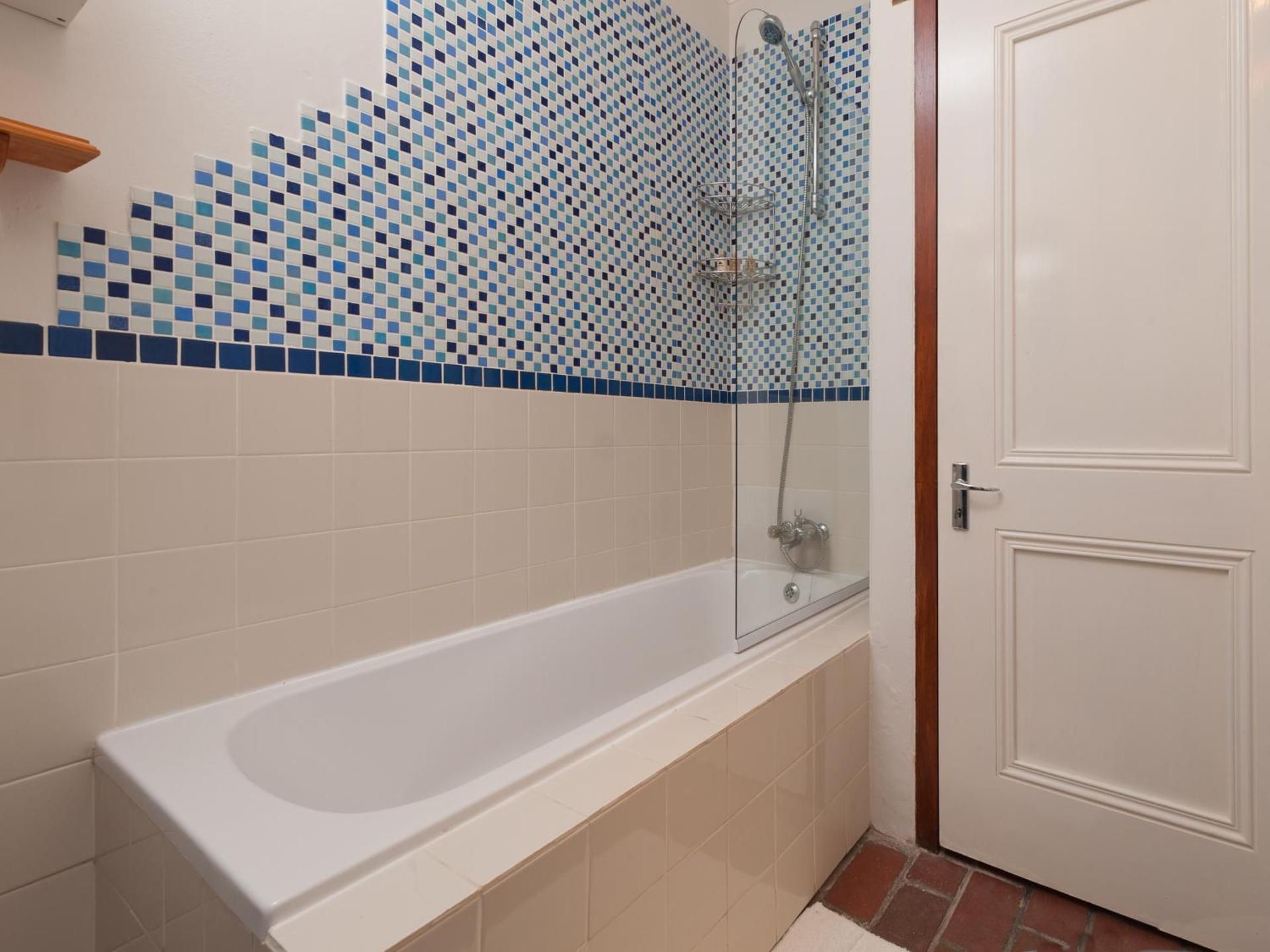 Two Bedroom Cottage With Bath