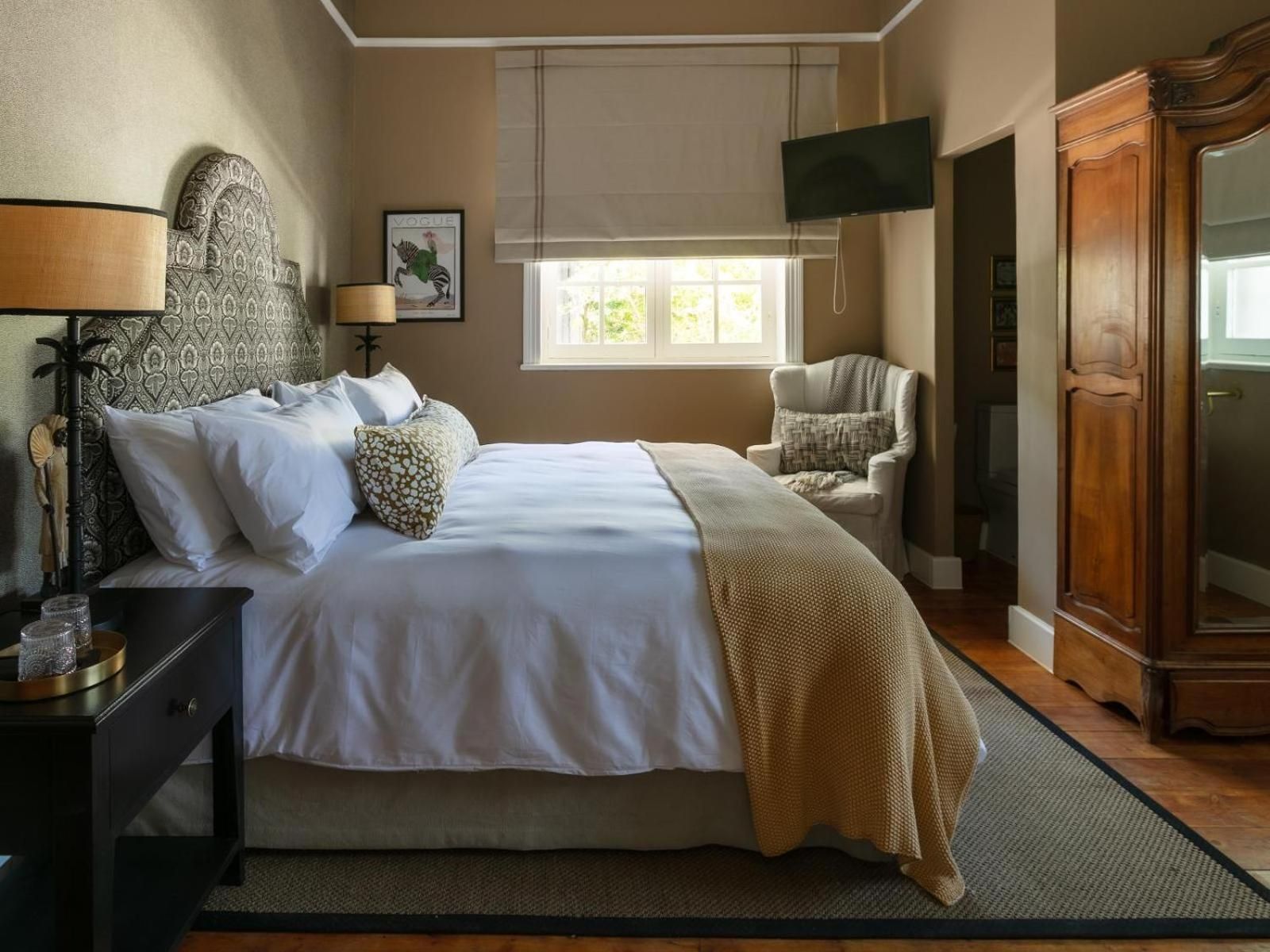 Junior Queen Room