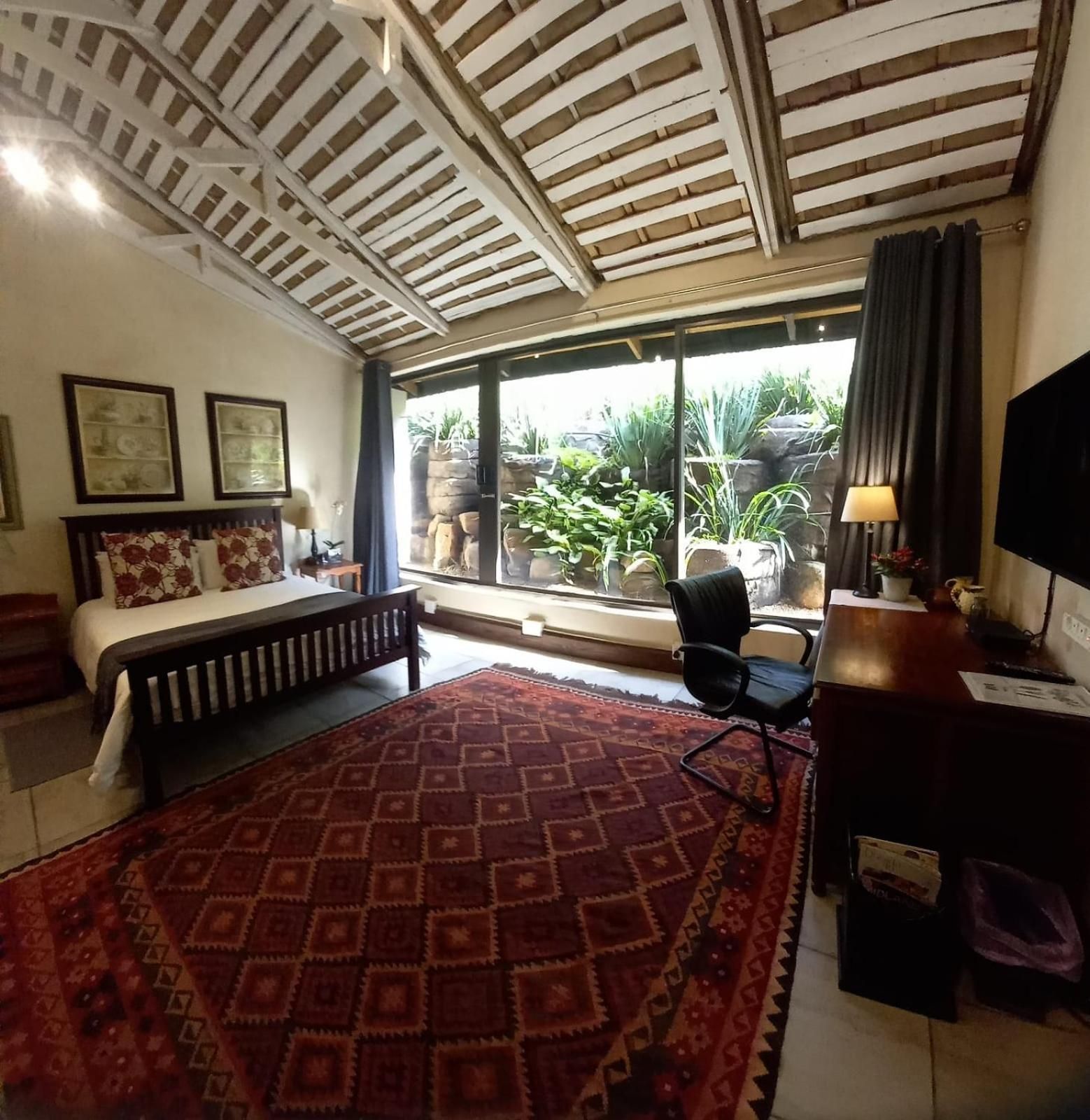 Premier Queen Room