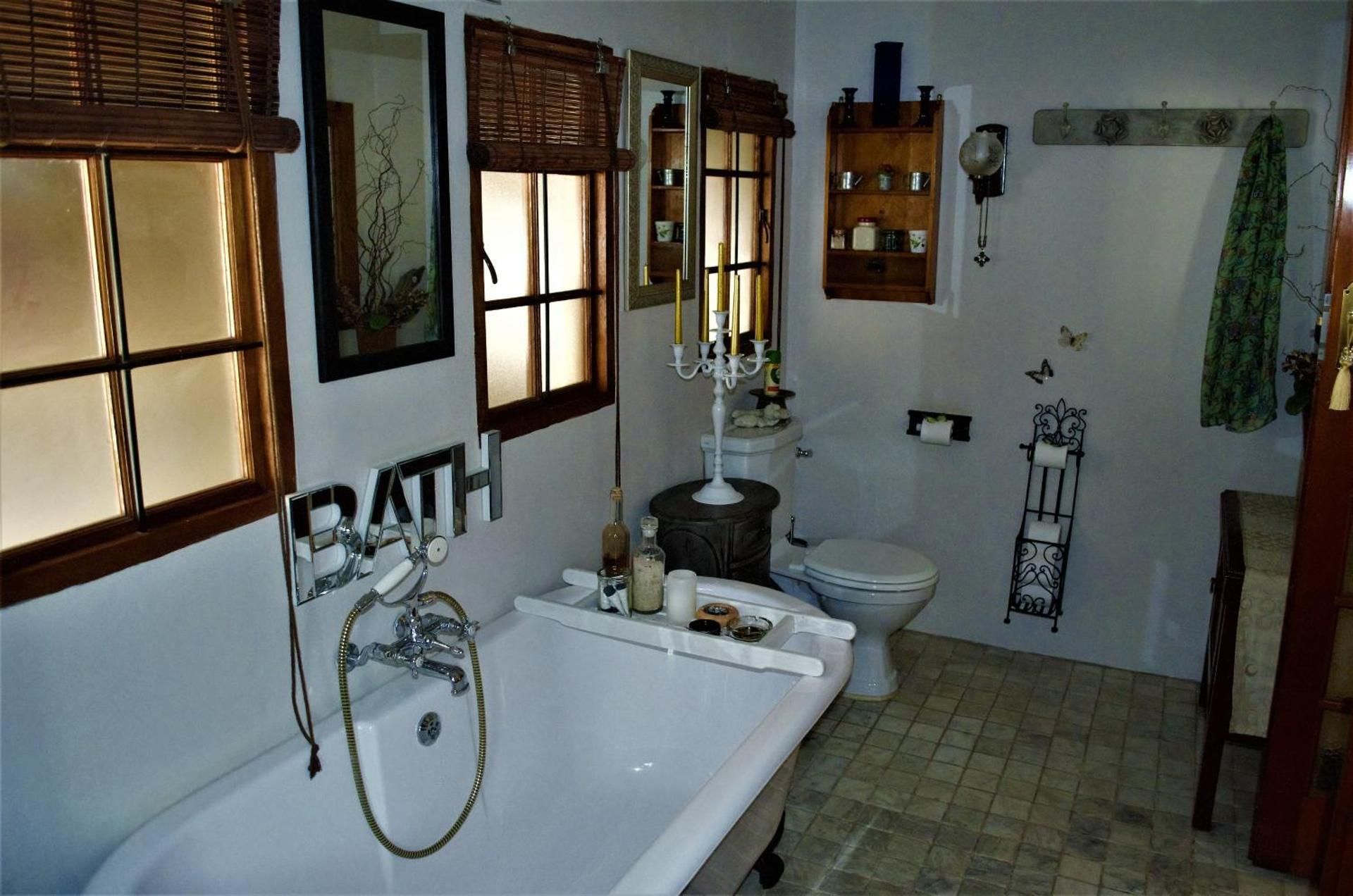 Luxury Queen Room