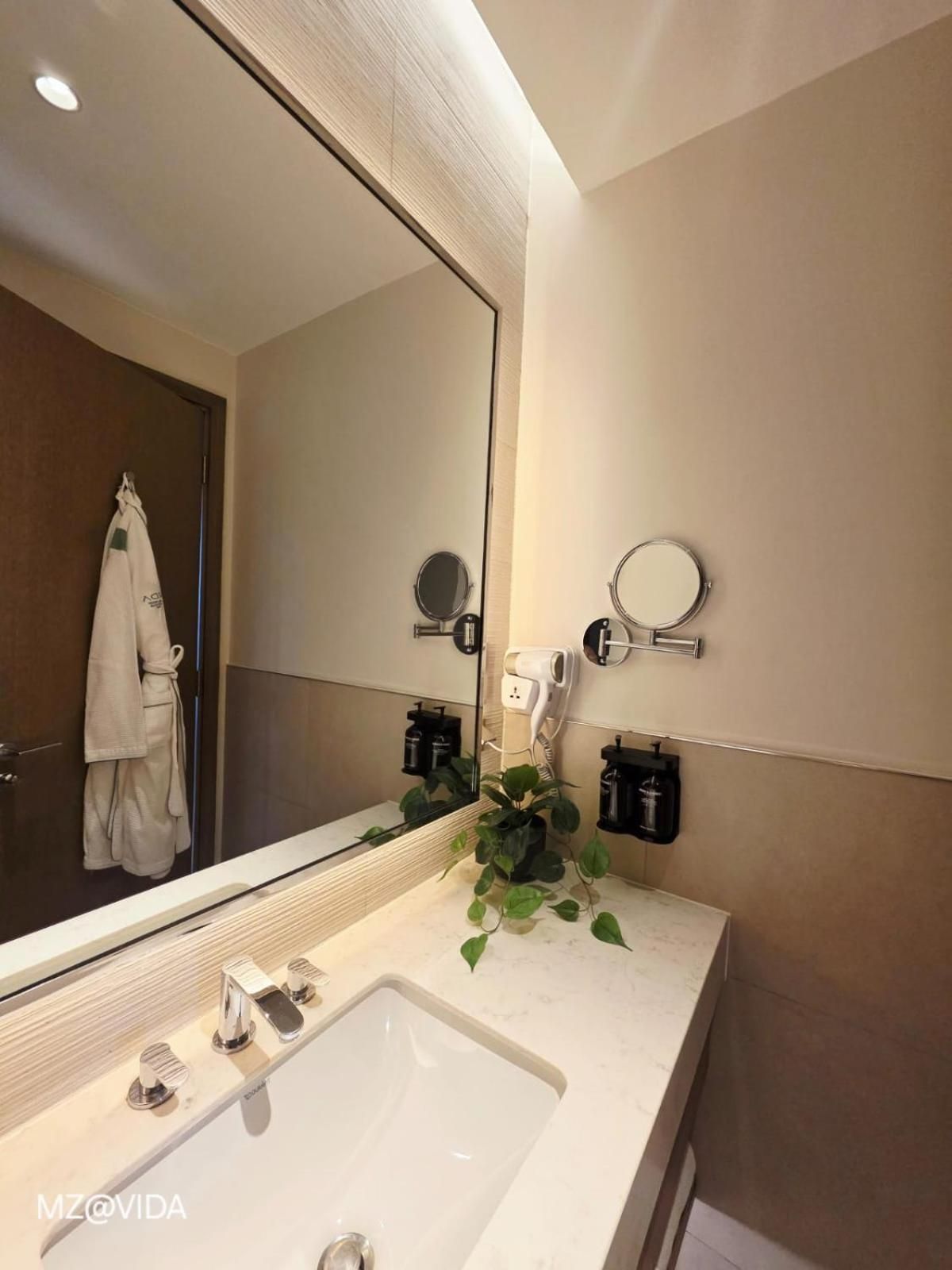 Two Bedroom Apartment with Marina View and Balcony