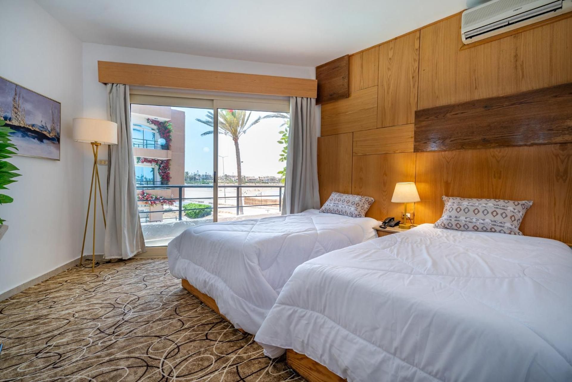 Deluxe Double Room (2 Adults + 1 Child)