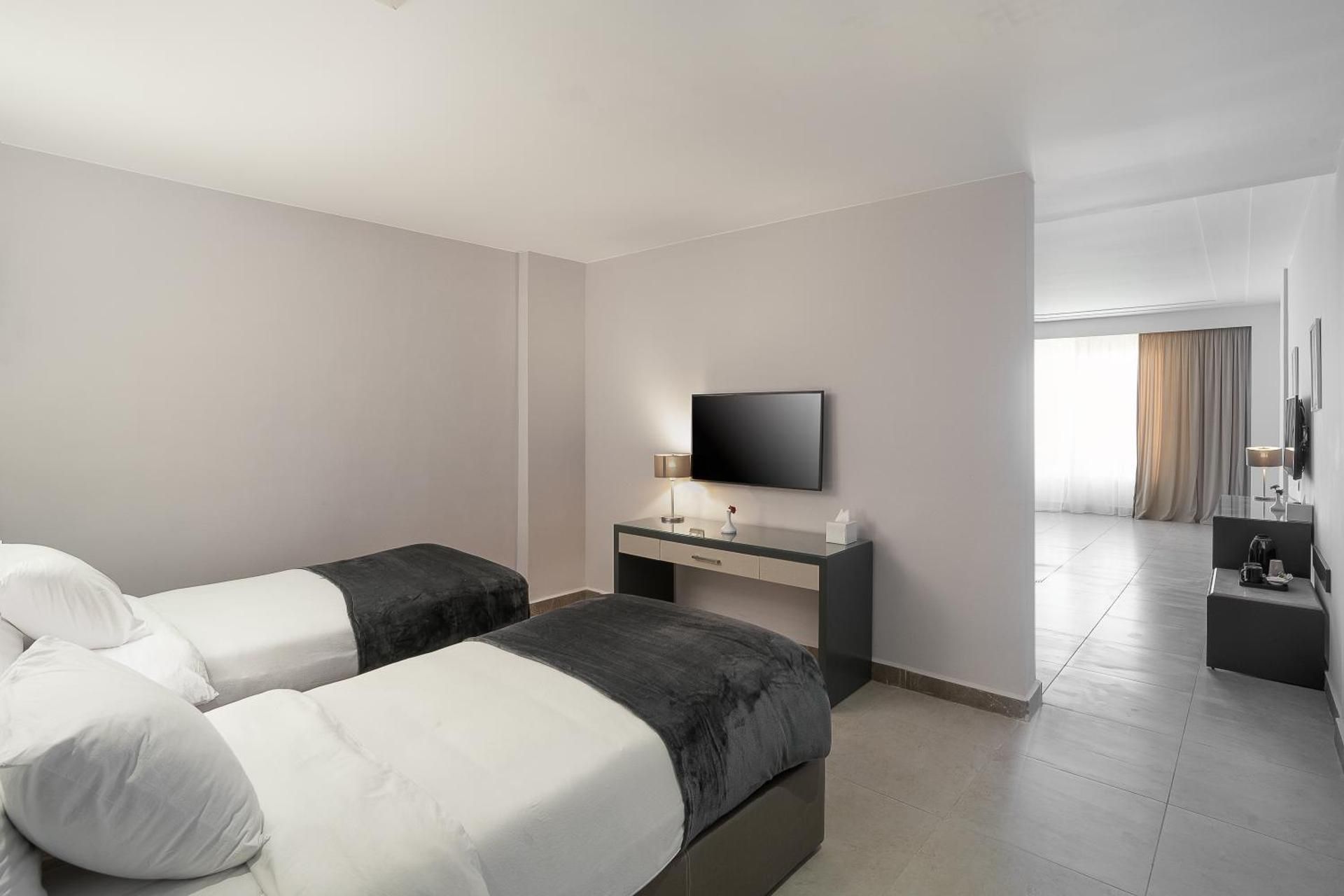 Deluxe Family Room