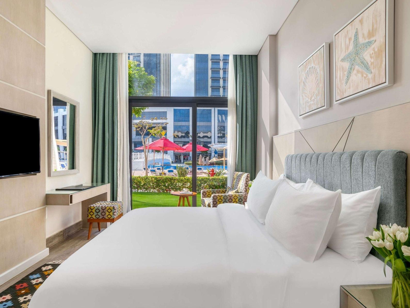 Junior Suite Pool Access