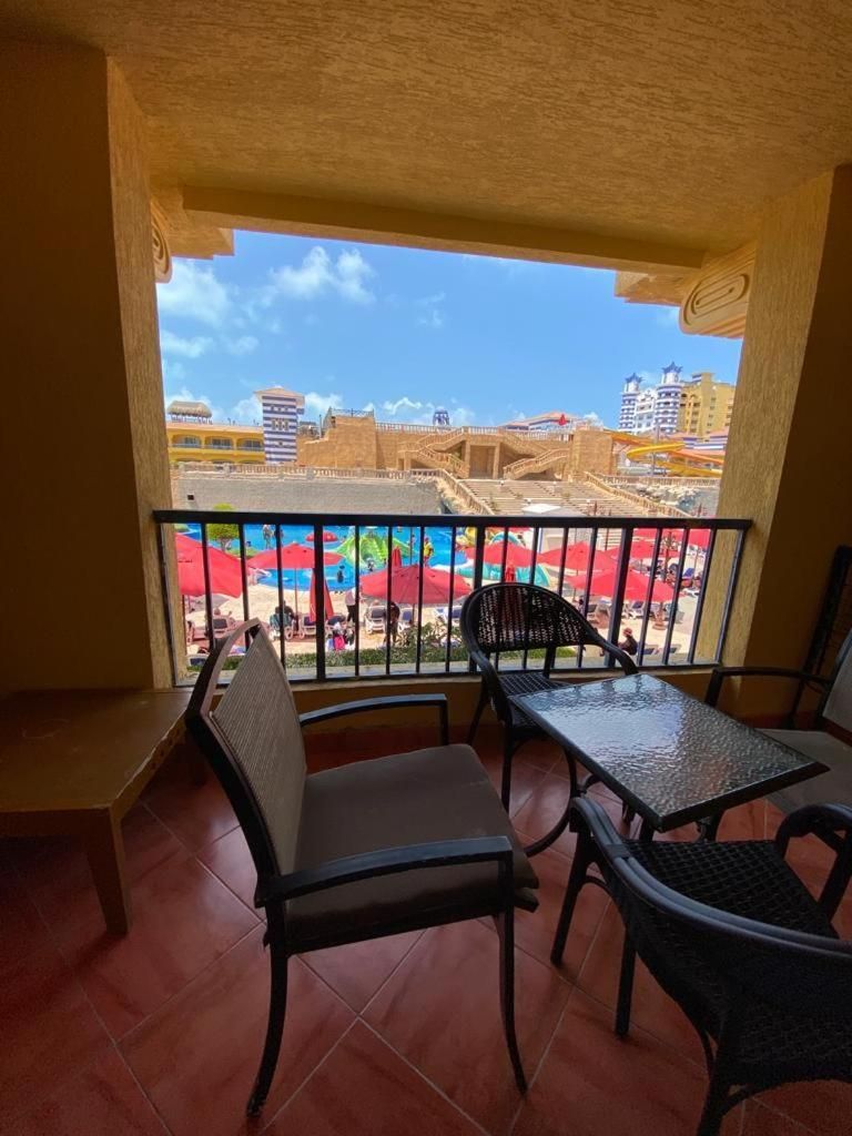 Apartment with Pool View 