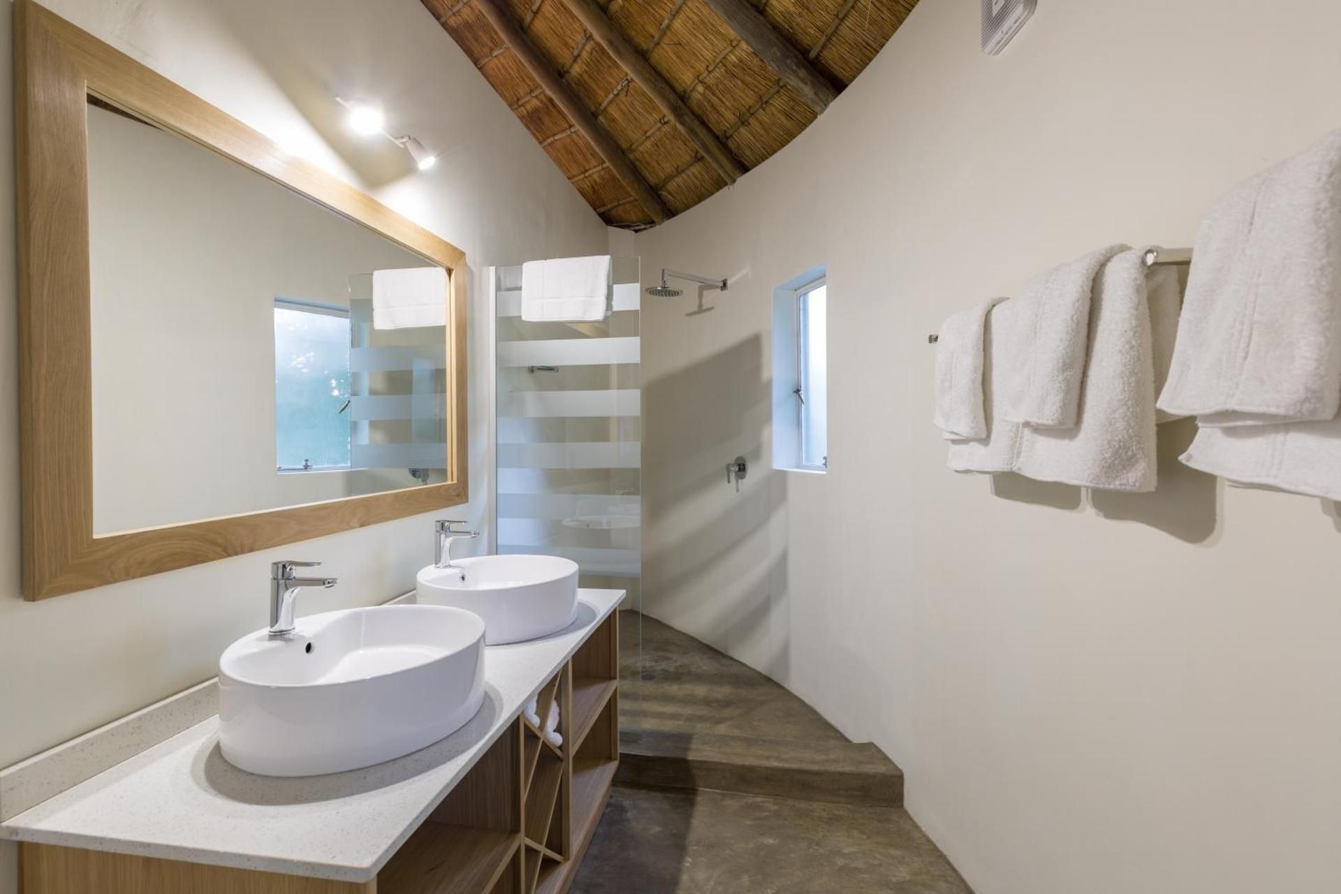Twin Room Rondavel with Garden View