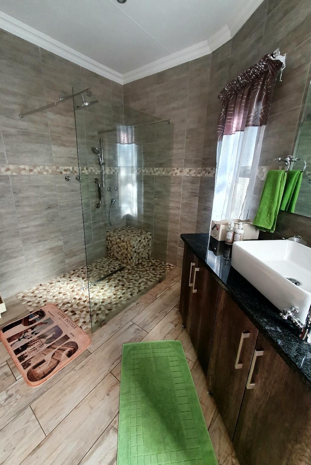 Luxury 2-Bedroom Apartment