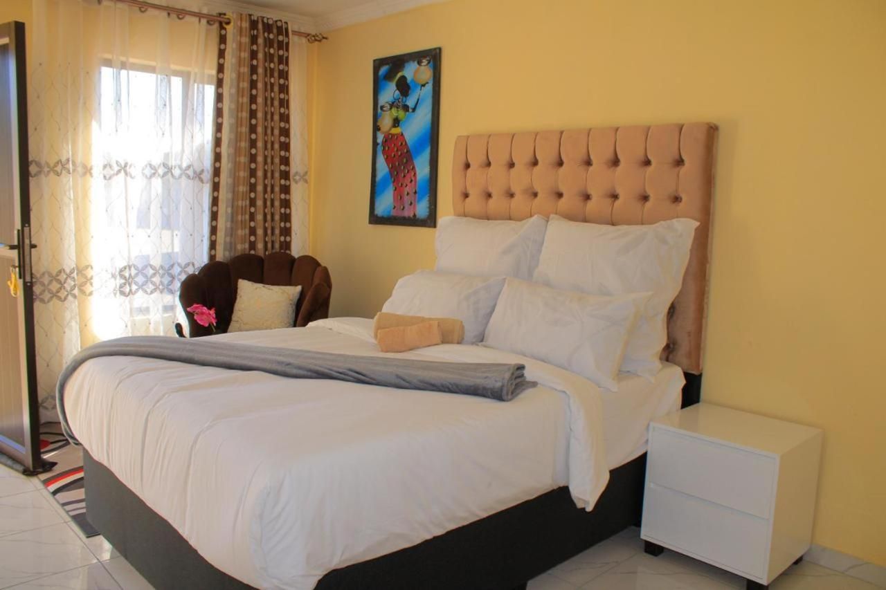 Deluxe Queen Suite