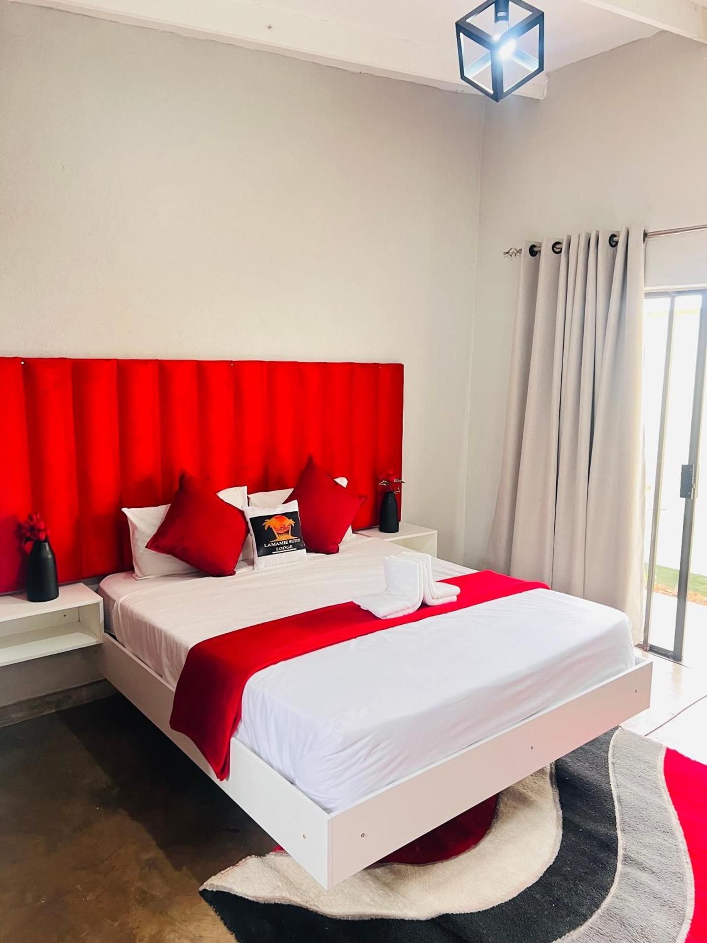 Deluxe Queen Suite