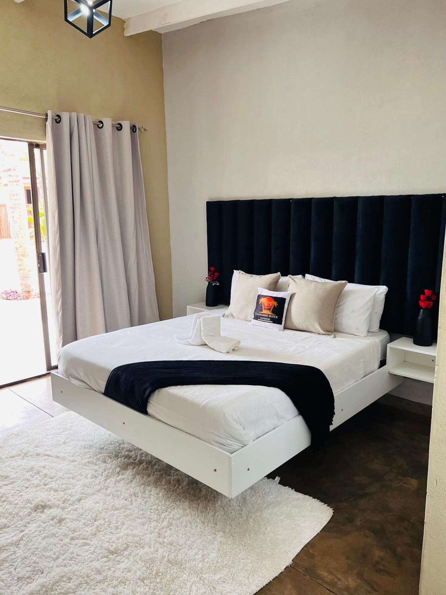 Deluxe Queen Suite