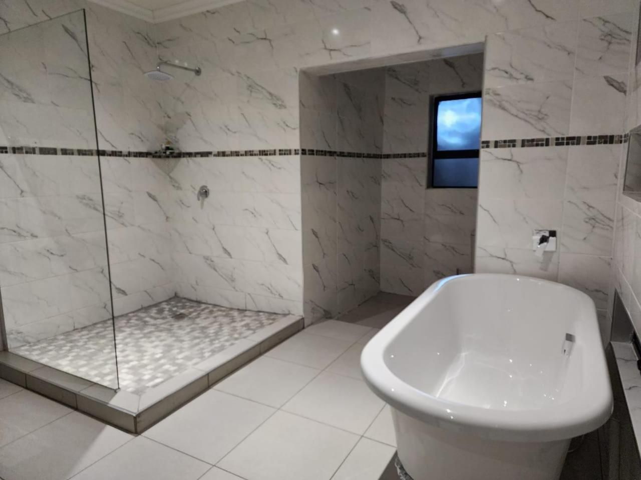 King Suite with Pool View