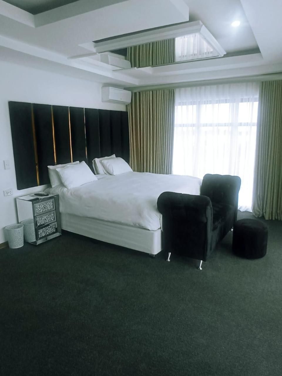 Superior King Suite