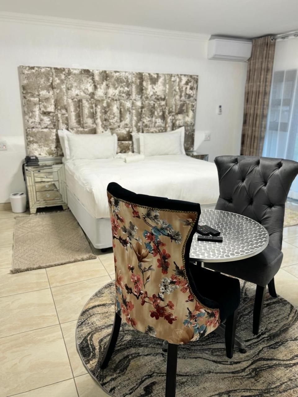 Deluxe King Suite