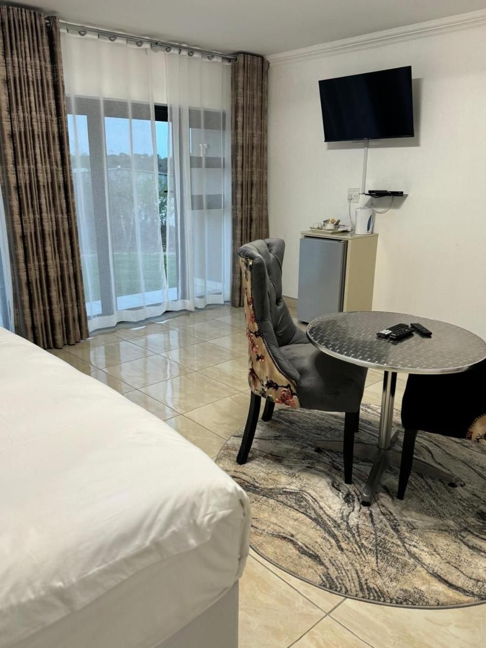 Deluxe King Suite