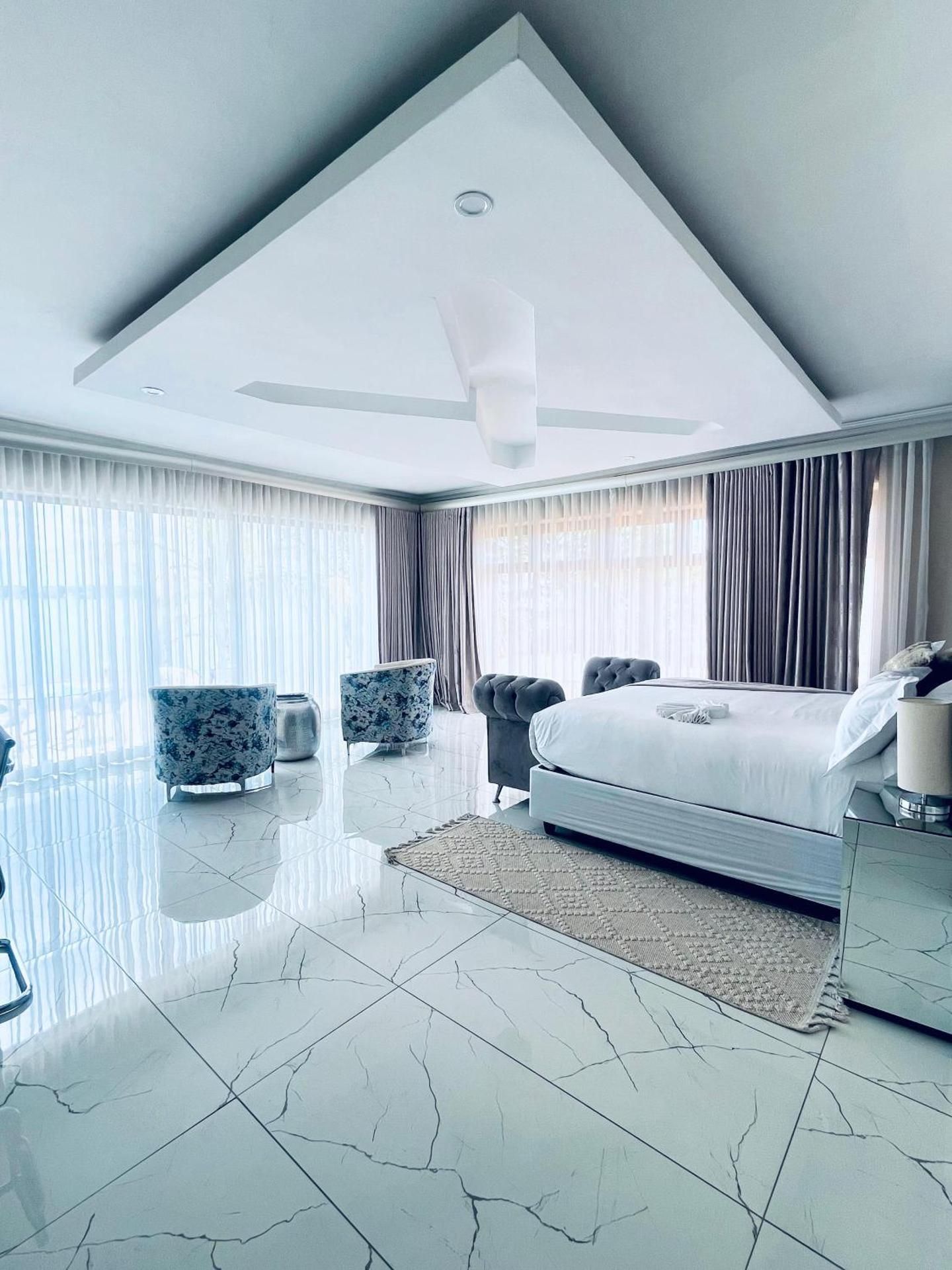 King Suite with Pool View