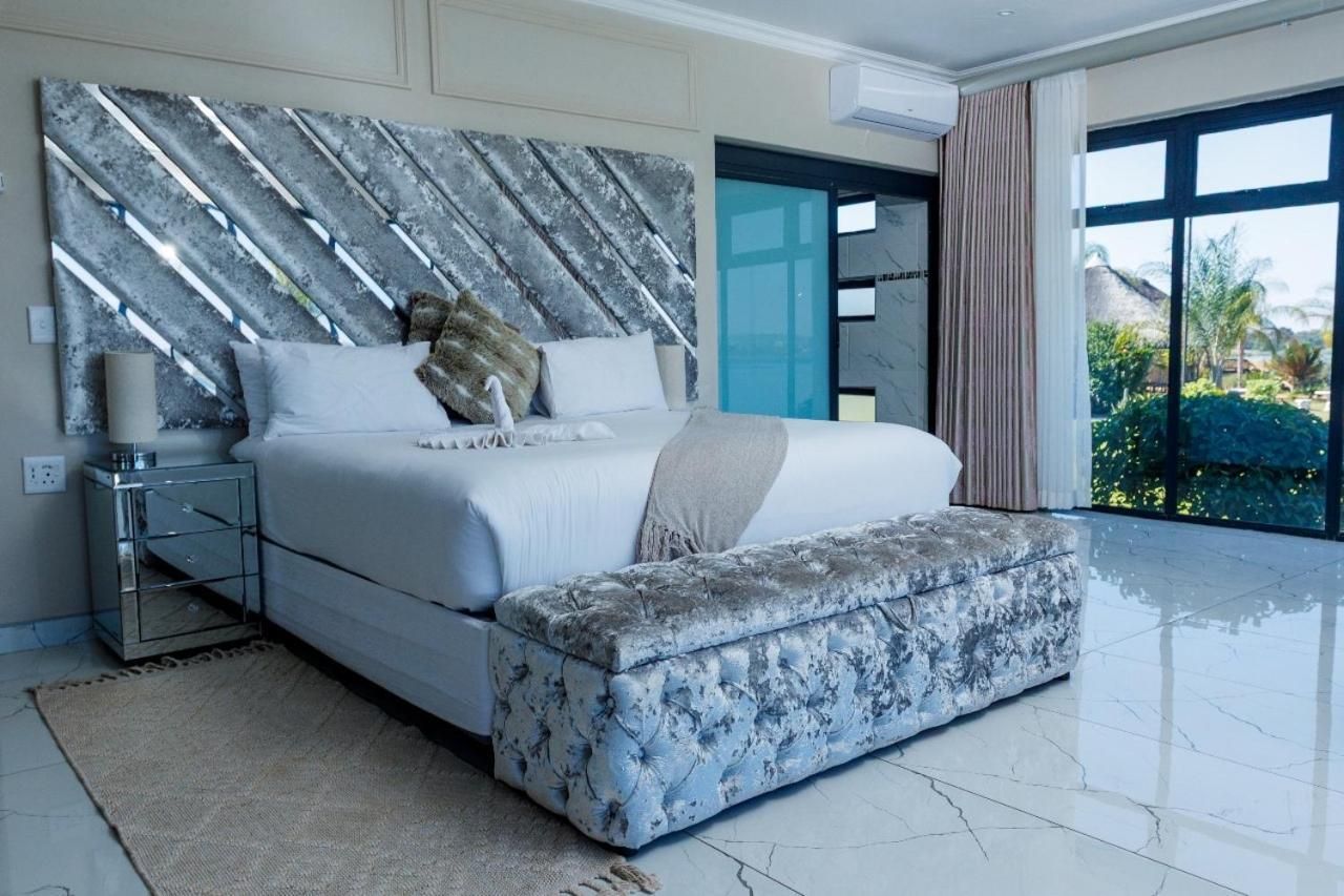 Suite with Lake View
