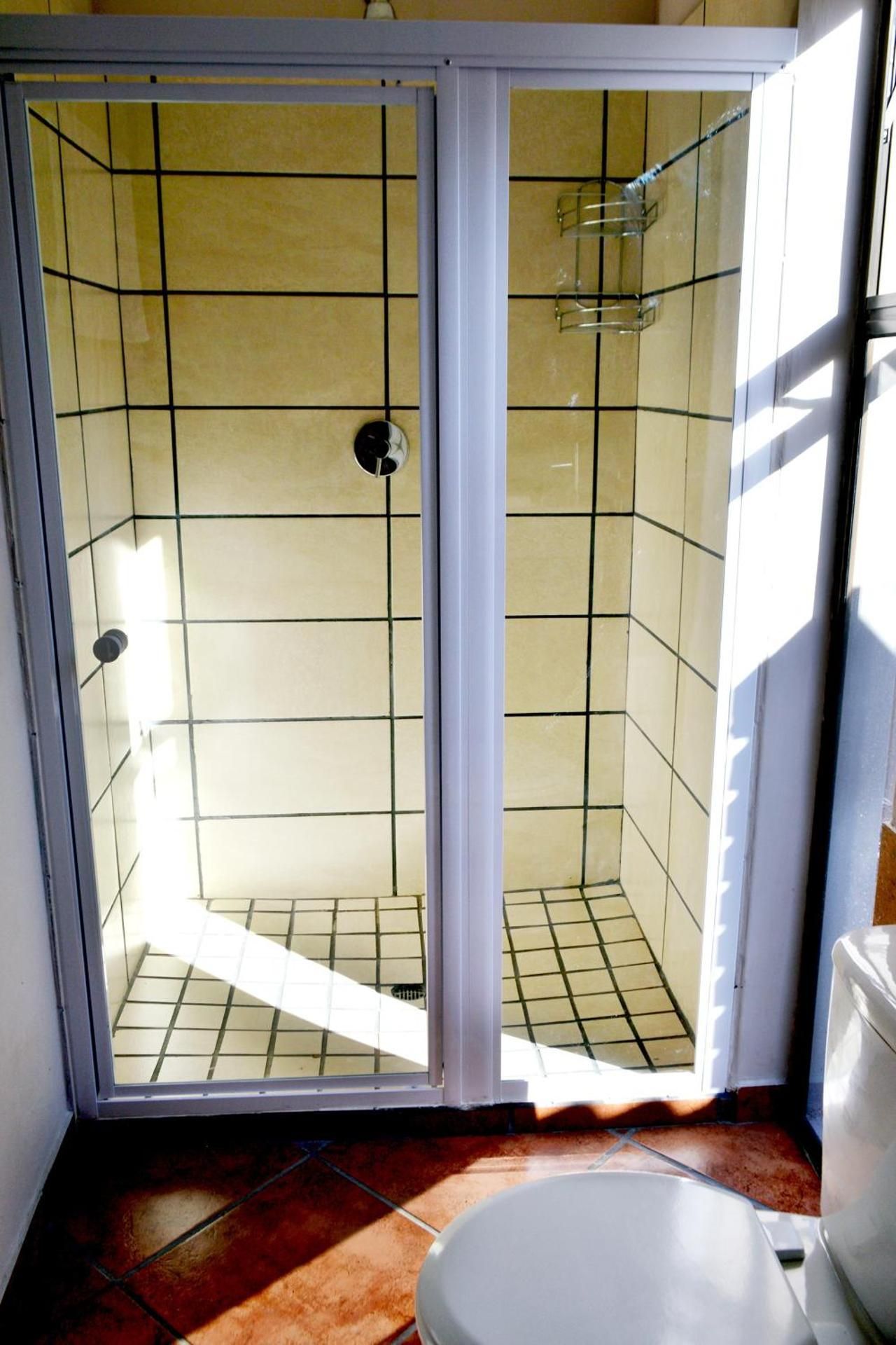 Small Double Room - Gladys Ingles