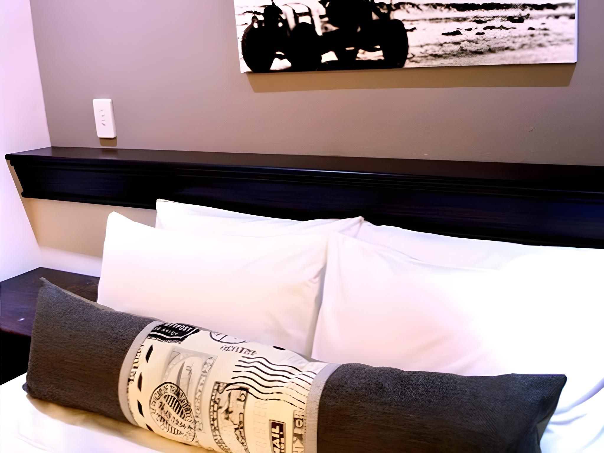 Queen Room 2