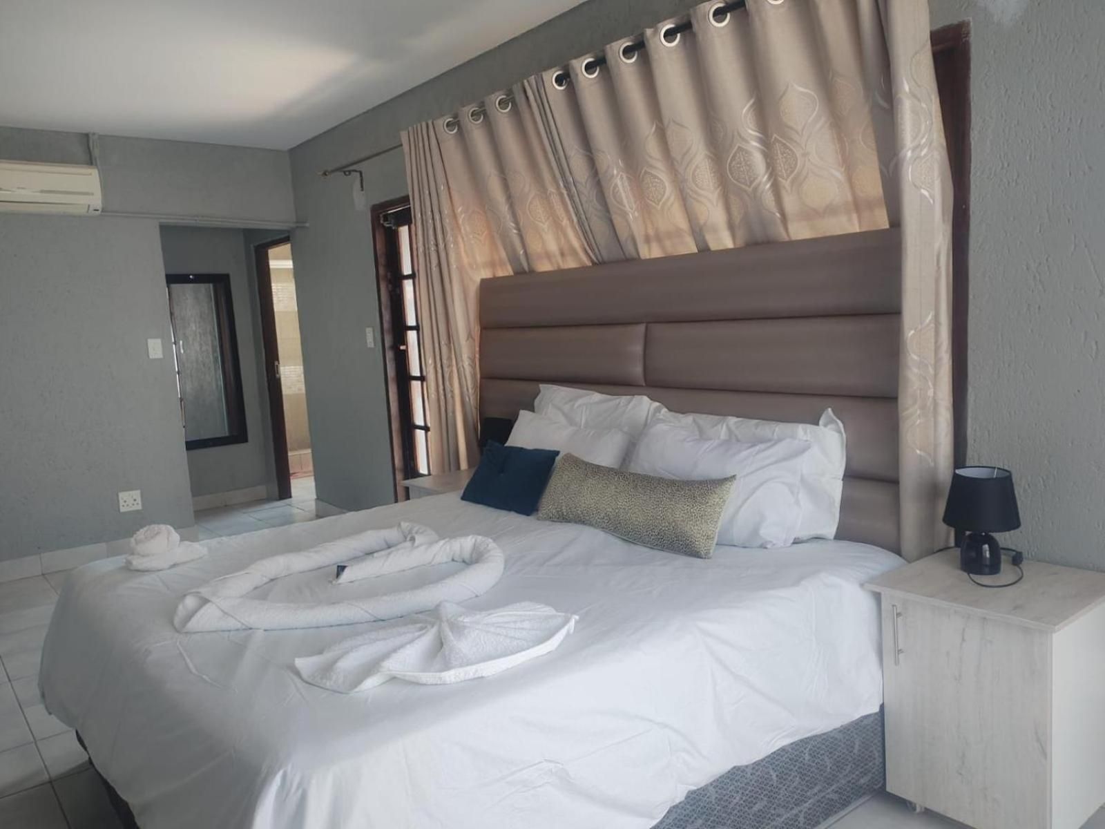 Quadruple Room with Private Bathroom