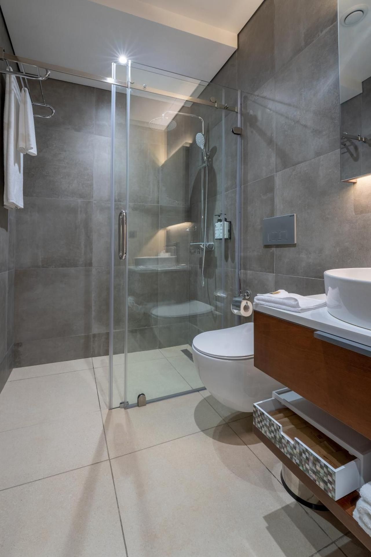 Queen Suite