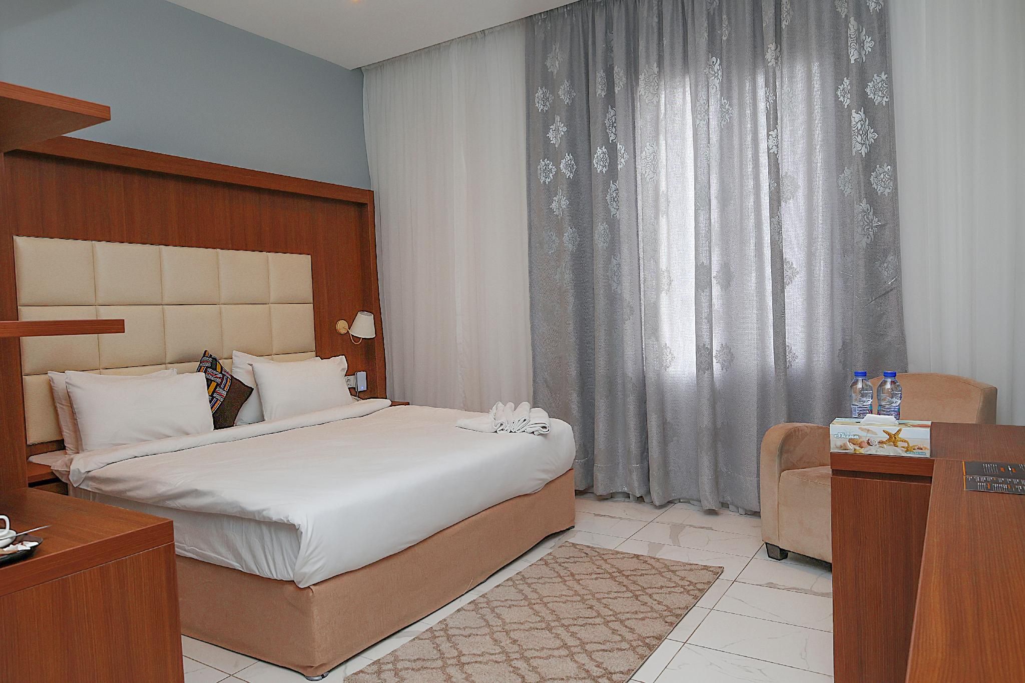 Standard - Queen Room