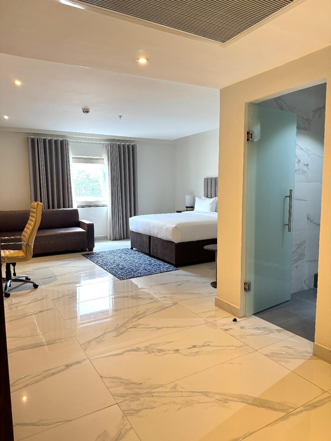 Palms by Eagles Airport City, Formerly Holiday Inn Deluxe Queen 2