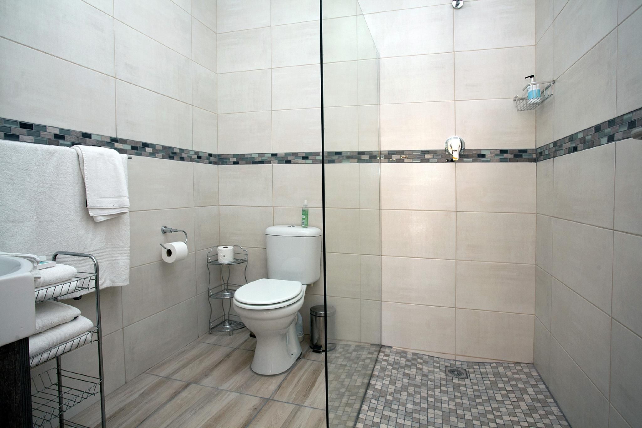 Self- Catering Sleeps 6