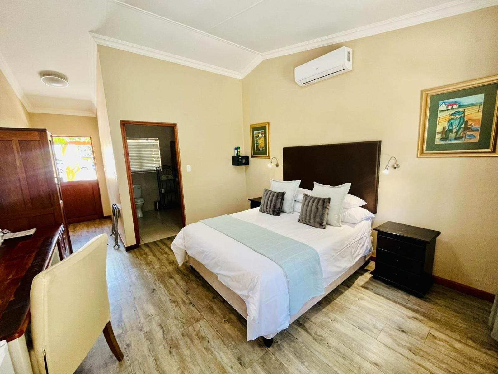 Queen Room