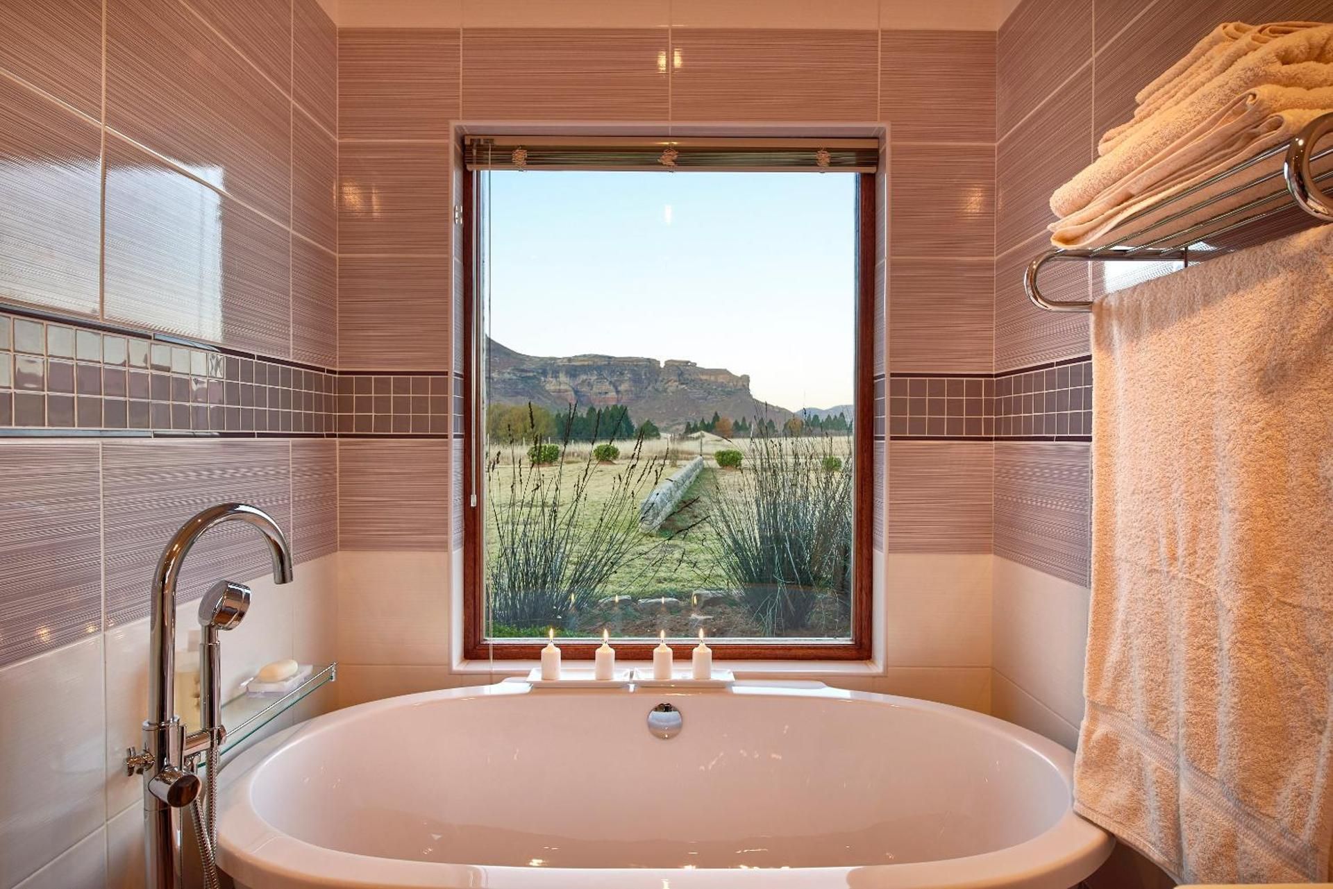 Three-Bedroom Holiday Home with Mountain View