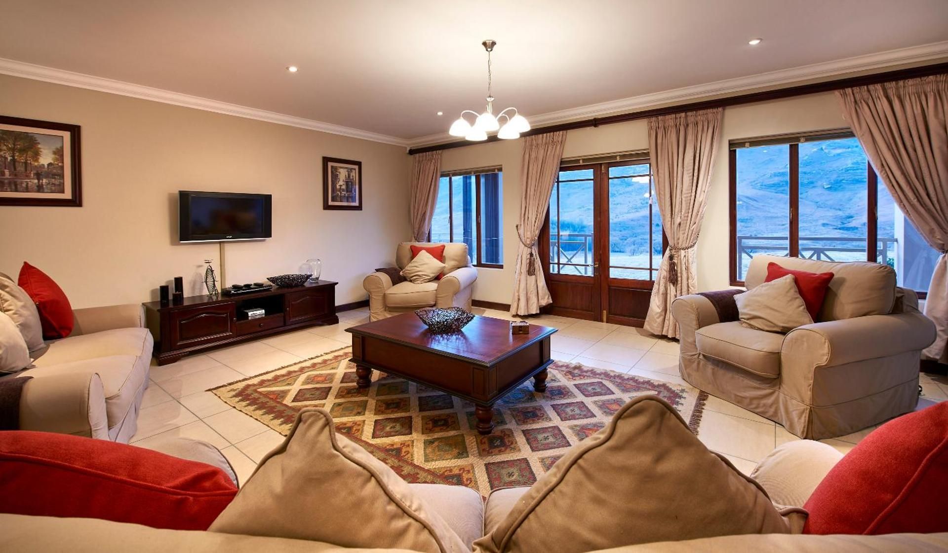 Three-Bedroom Holiday Home with Mountain View