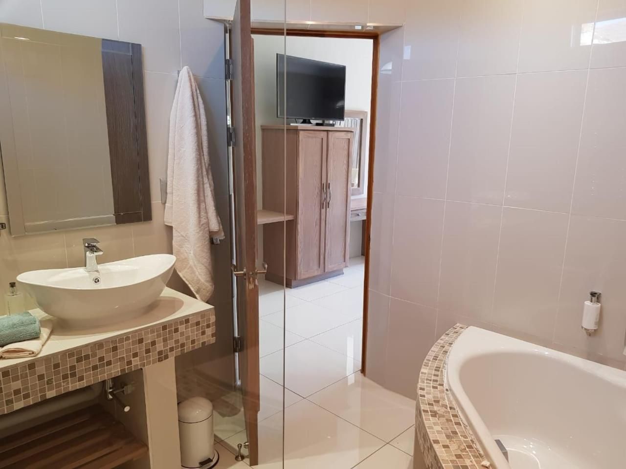 Deluxe King Suite