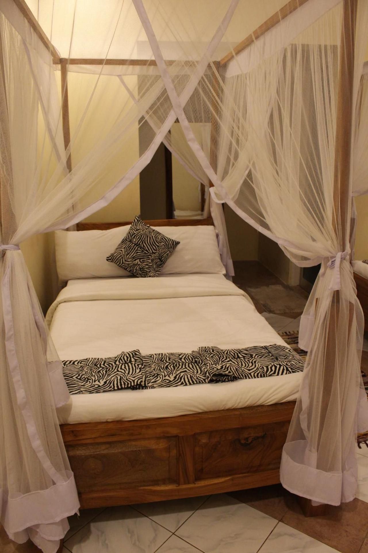 Single Room with Shared Bathroom