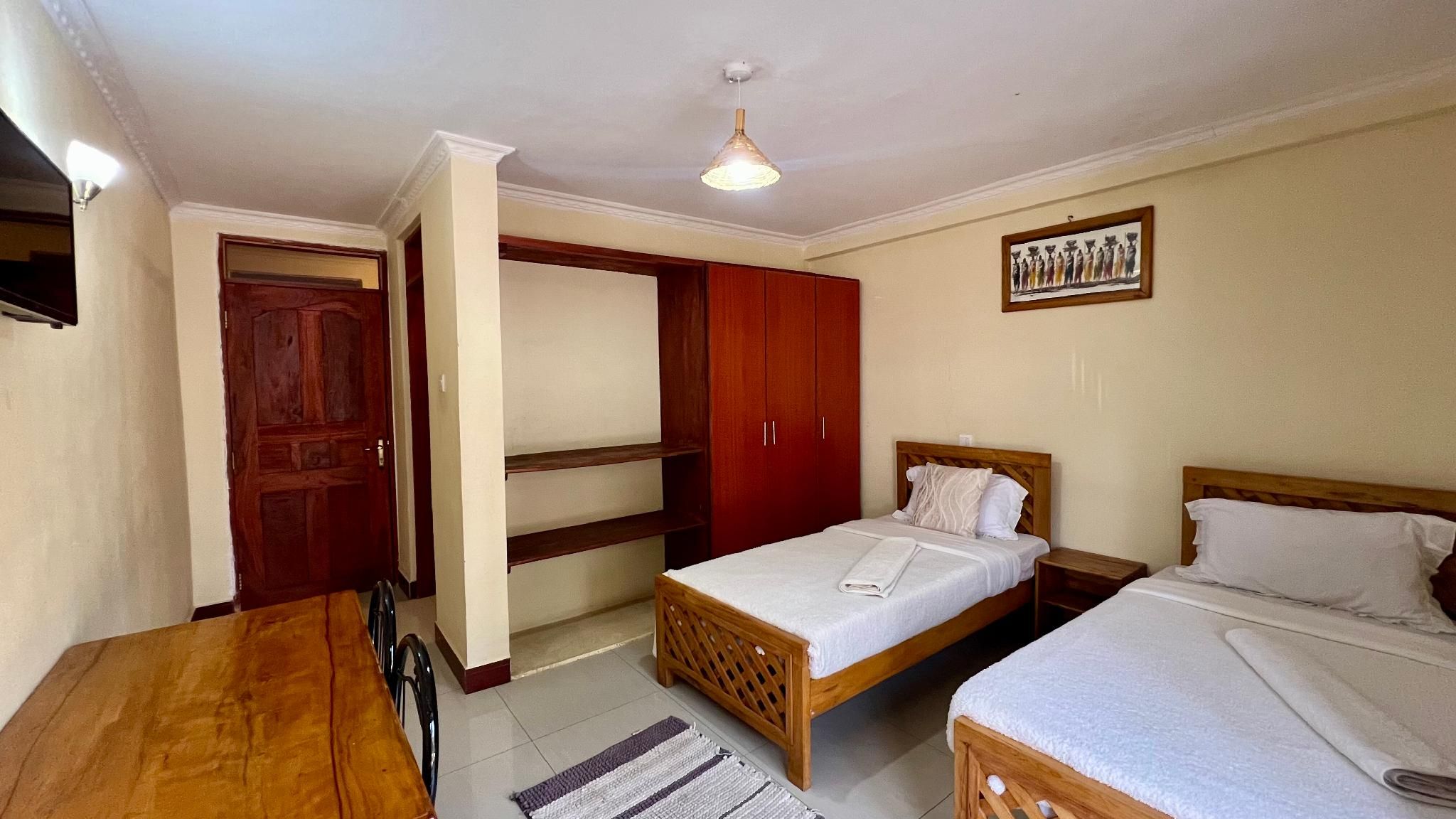 Standard Twin Beds Room