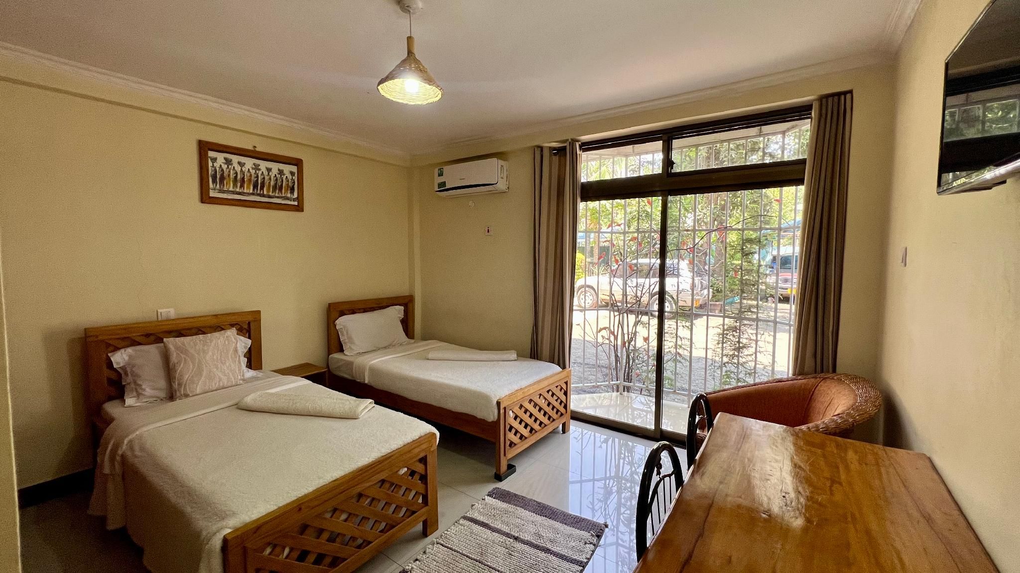 Standard Twin Beds Room