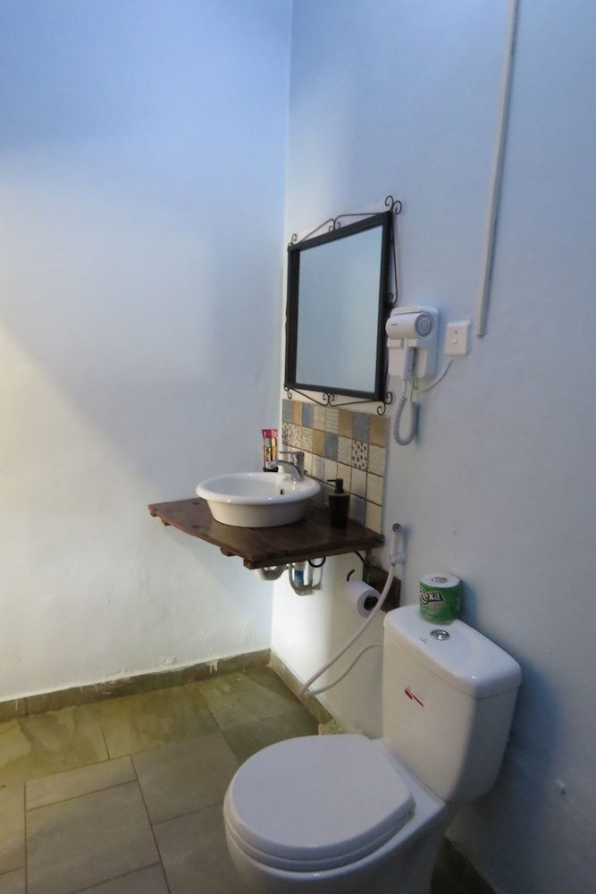 BOULEVARD INN MT MERU Deluxe Double or Twin Room 5