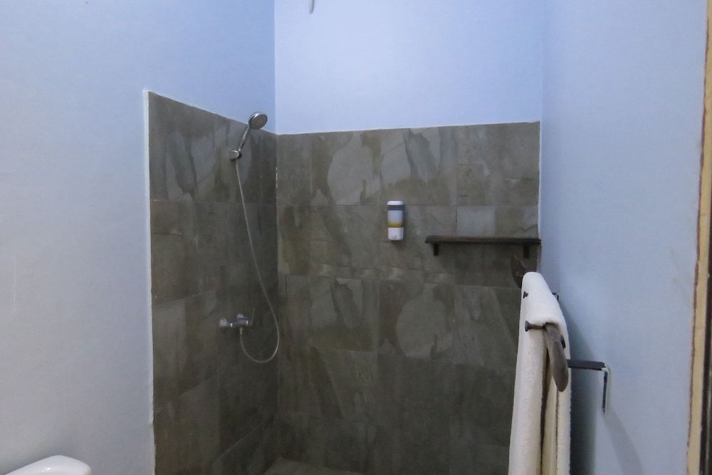 BOULEVARD INN MT MERU Deluxe Double or Twin Room 6