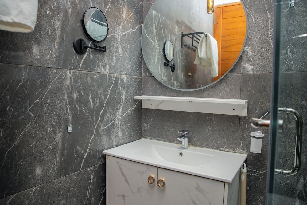 unreal homes Double Room, City View 3