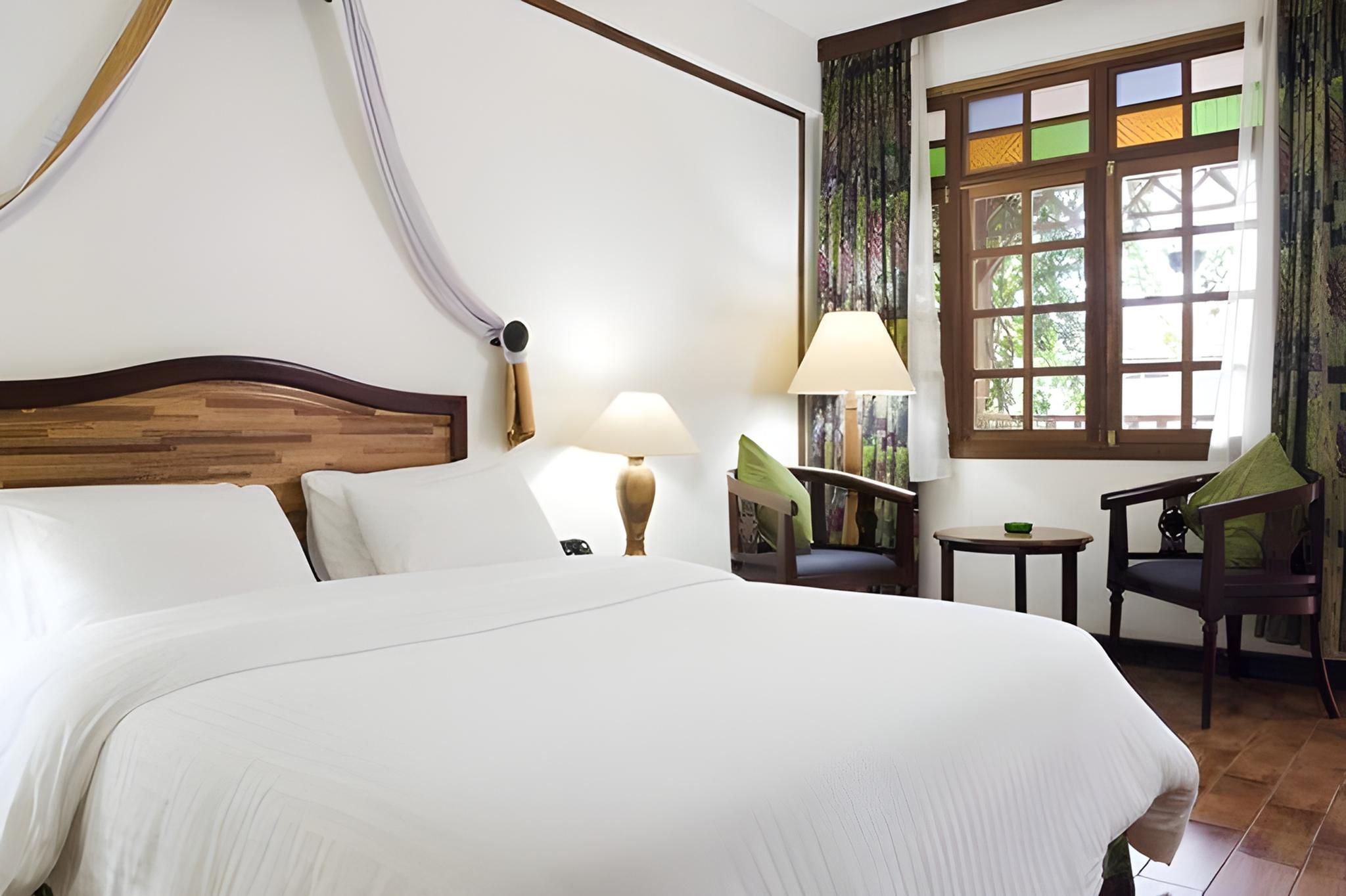Larger Guest room, 1 Queen, Garden view