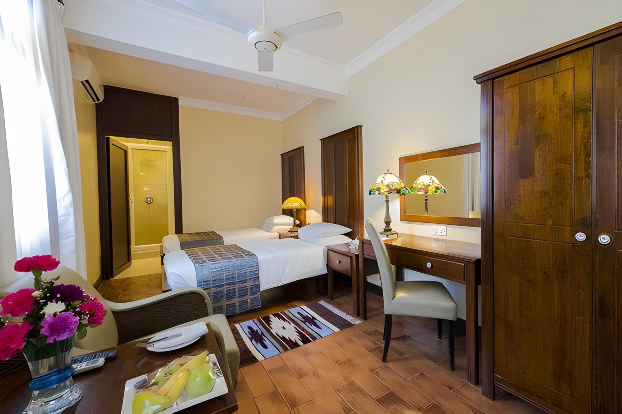 Guest room, 1 Queen, Garden View