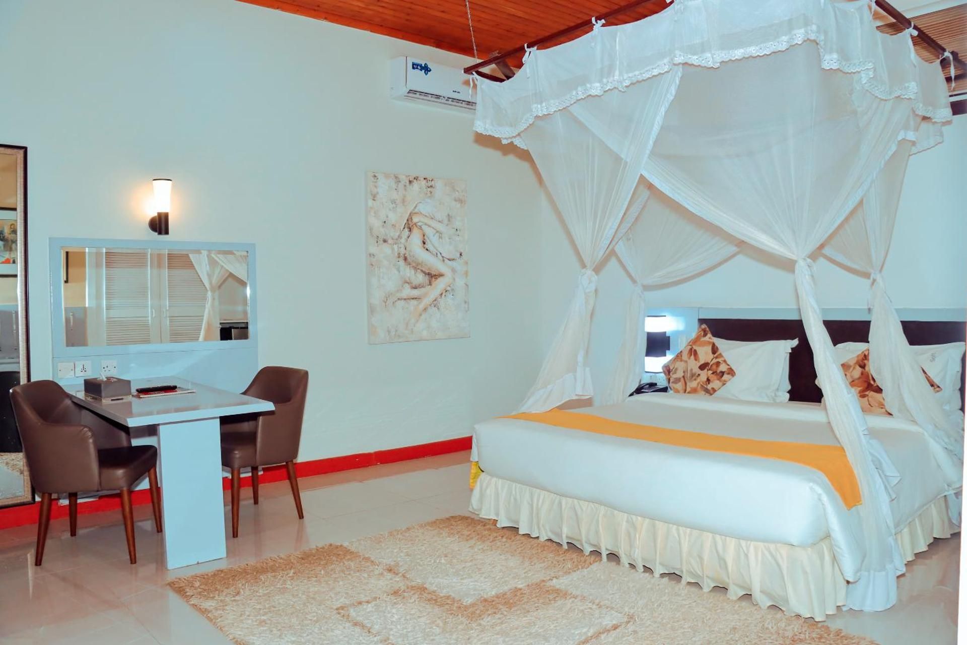 1 King Bed, Smoking Room, Standard Room, Garden View, Pool View