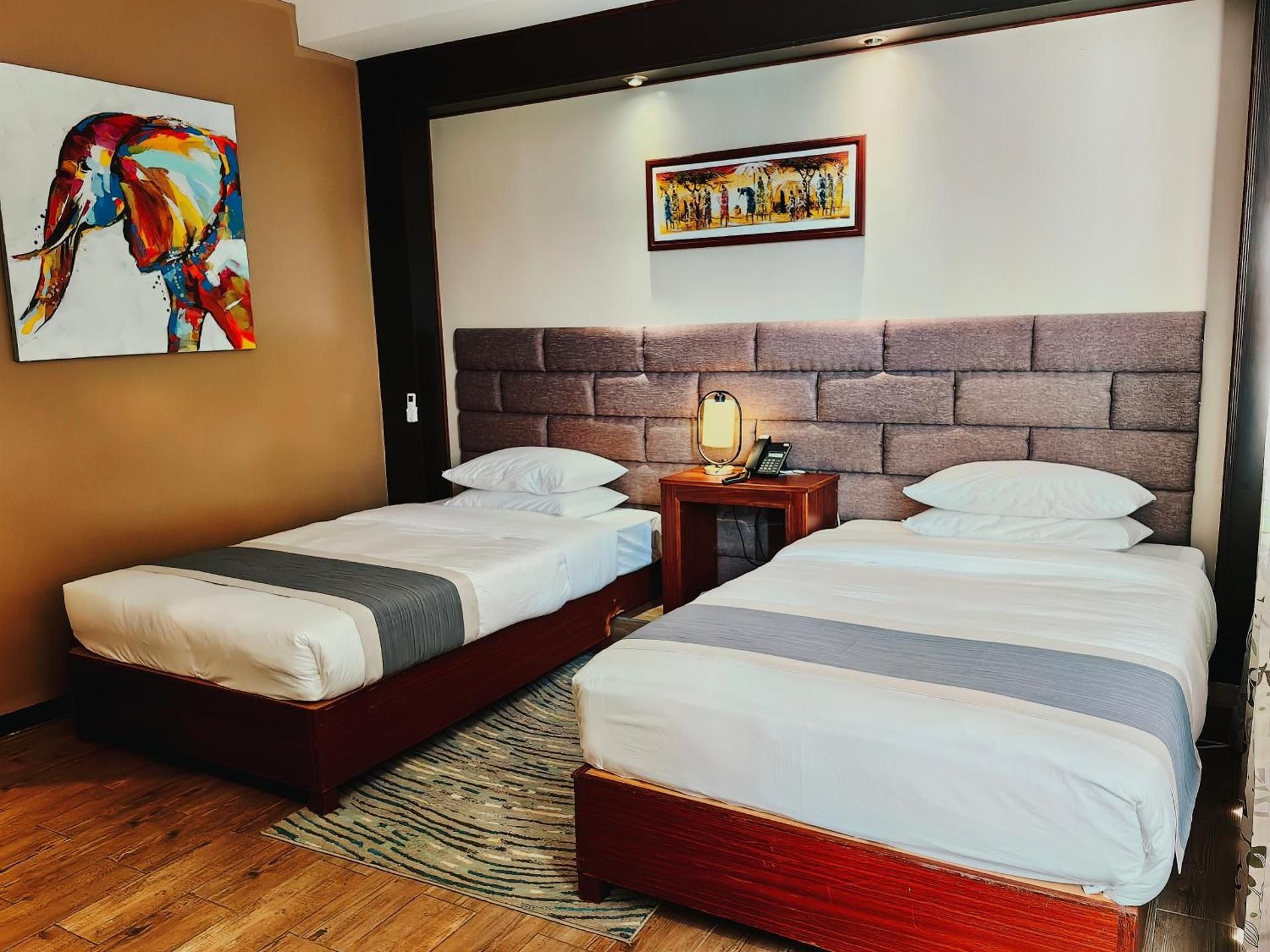 Great Wall Hotel Twin Room with Bathroom