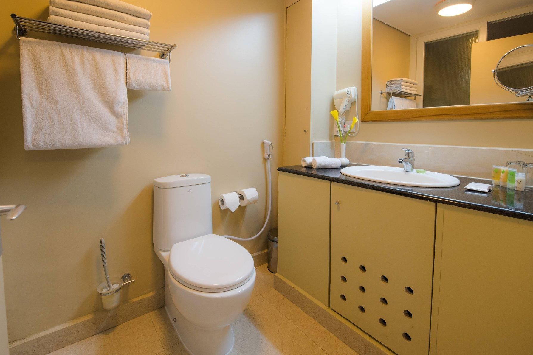 3 Bedroom Apartment, Bedroom 1: 1 Queen, Bedroom 2: 1 Queen, Bedroom 3: 1 Twin, Balcony