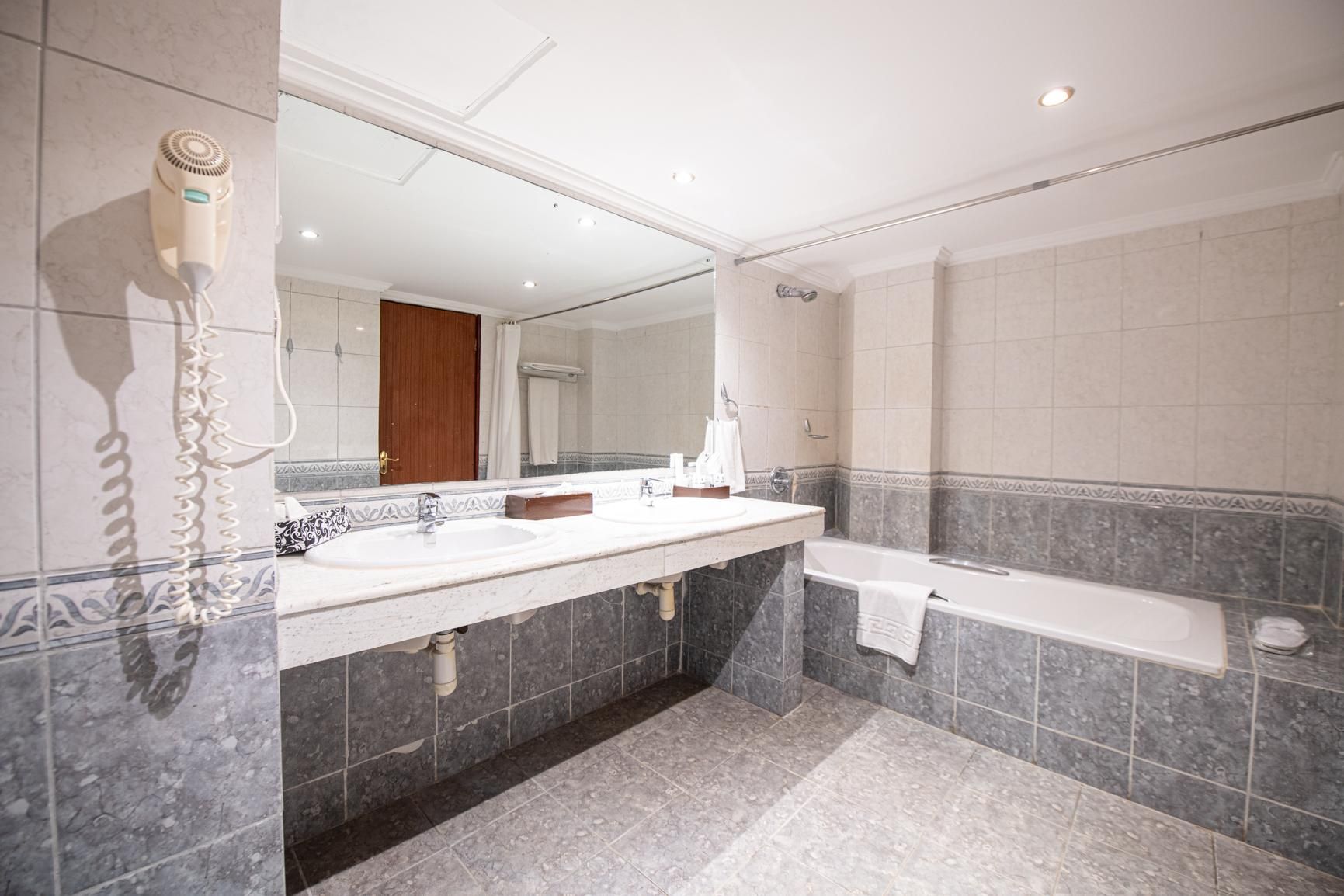 Diplomatic Suite - 1 Double Bed Ocean View Kitchen Living Room Balcony