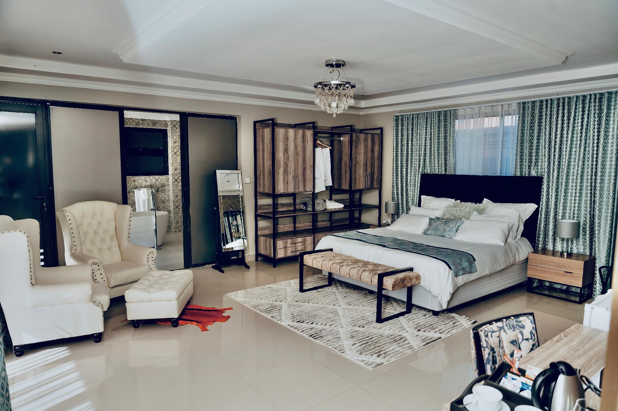 Escapade Lux Guesthouse King - Pool Side ADA