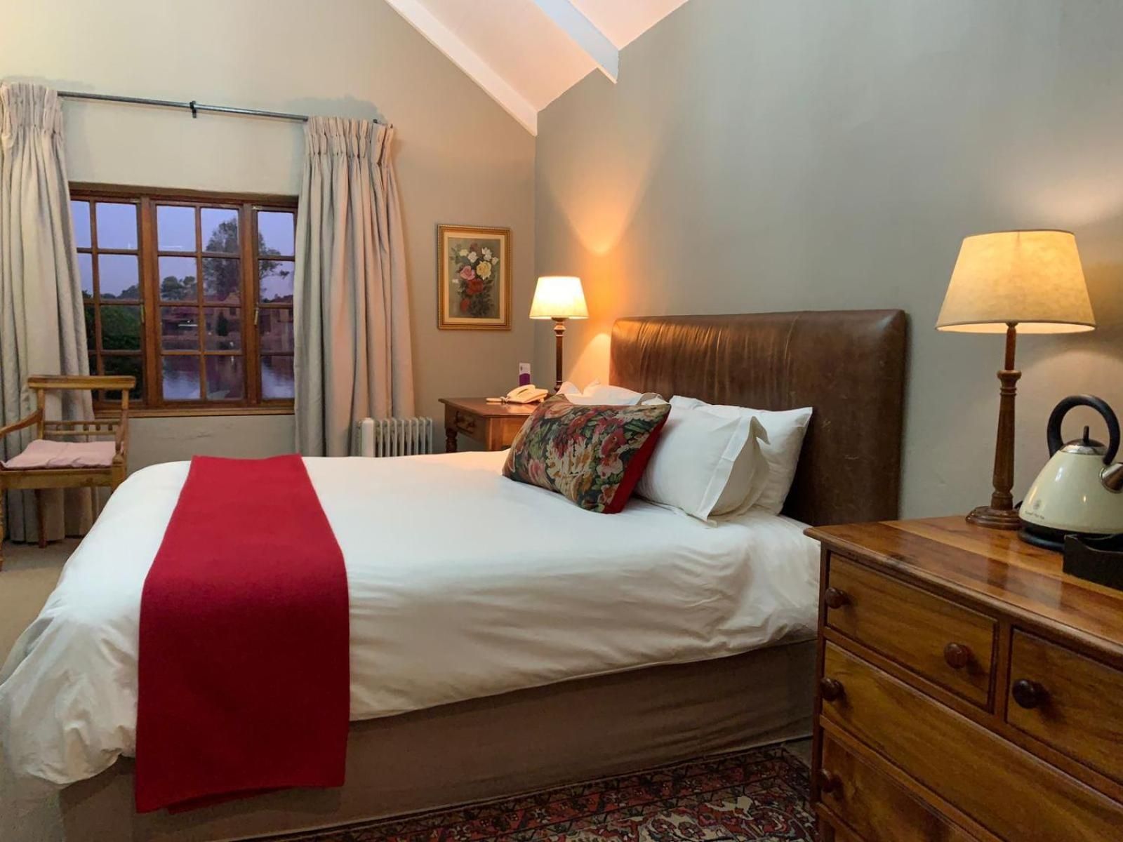 Critchley Hackle Dullstroom Towers King Room with Lake View