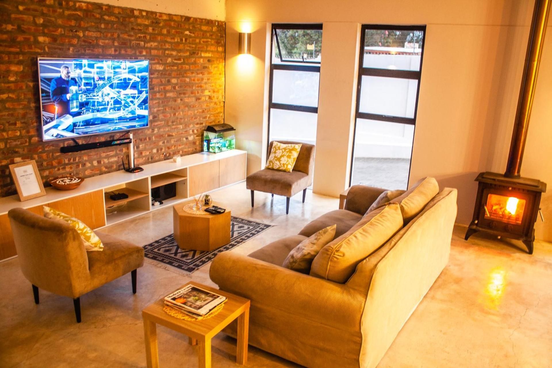 shared lounge/tv area